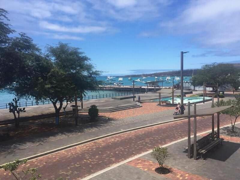 Hostal Albatros San Cristóbal エクステリア 写真
